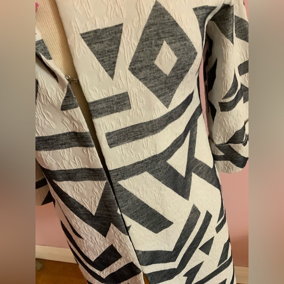 Geometric Patterned Coat - Picture 3 of 10